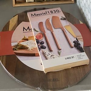 Round Cheese Board with Cheese Knives